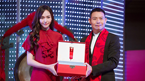 中国美正当红，，，，万利A股上市，，，，引领新时代